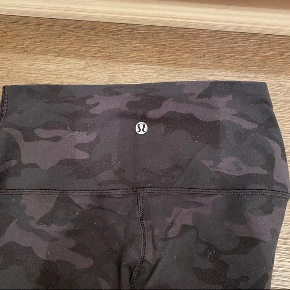 RARE Lululemon Wunder Under Crop Camo Leggings Roll Down Size 4 - Picture 11 of 11